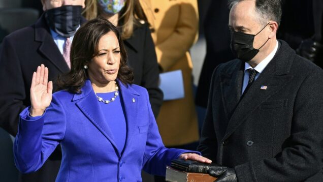 kamala-harris-lors-de-sa-prestation-de-serment-photo-brendan-smialowski-afp-1611163924.jpg