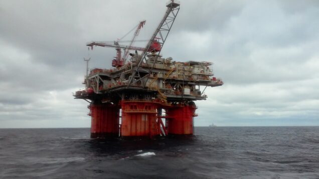 oil-rig-5232047_1920.jpg