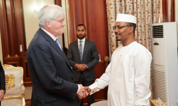 Mahamat-Idriss-Deby-recoit-en-audience-le-ministre-britannique-pour-le-developpement-600×366.png