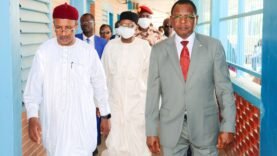 visite inopinée du Premier ministre au Centre Hospitalo-universitaire de Référence Nationale