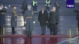 RCA : Le Président Touadéra honore la mémoire des soldats inconnus à Moscou