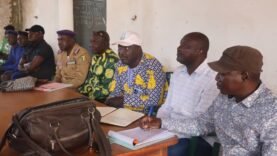 assemblée générale de la mairie de Moundou sur les licenciements et la baisse des salaires