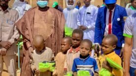 Un don précieux : L&rsquo;association Tiré habille les écoliers de Tiré