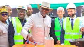 pose de pierre d&rsquo;une centrale solaire photovoltaïque de 52 Mw