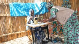 À Forkoloum, les adolescentes s&rsquo;autonomisent grâce à l&rsquo;artisanat et à la transformation alimentaire