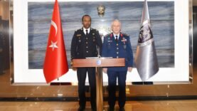 Visite Stratégique du Commandant de l&rsquo;Armée de l&rsquo;Air Tchadienne en Turquie : Les Enjeux Militaires à Suivre de Près !