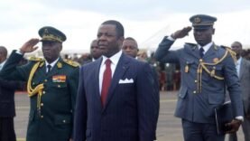 Scandale judiciaire : 30 ans de prison ferme pour l&rsquo;ex-ministre de la Défense, Edgar Alain Mébé Ngo&rsquo;o – Les révélations qui secouent le monde politique