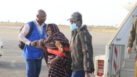 Retour en force : 172 migrants tchadiens de Libye regagnent N&rsquo;Djamena – Découvrez les enjeux et les perspectives