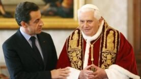 Révélations Exclusives : Nicolas Sarkozy Rend Hommage au Pape François – Les Détails Incontournables à Savoir !