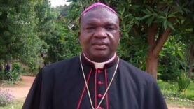 « François, l’Artisan du Dialogue Interreligieux : Les Clés d’un Engagement Inspirant »