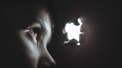 hiding-1209131_1920-1.jpg