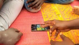 Voici quelques suggestions de titres percutants : La jeunesse tchadienne entre défis nationaux et distractions modernes : enjeux cruciaux à connaître Distractions et défis au Tchad : L’heure de la jeunesse tchadienne est-elle enfin arrivée ? Tchad : Comment la jeunesse navigue entre distractions et responsabilités nationales Les défis contemporains de la jeunesse tchadienne : Une lutte entre distraction et engagement civique Engagement ou distraction ? La jeunesse tchadienne face aux défis de demain Choisissez celui qui résonne le plus avec le message que vous souhaitez transmettre !