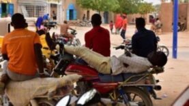 Interdiction des Motocyclettes dans les Zones Frontalières avec le Nigeria : Informations Essentielles à Connaître Aujourd&rsquo;hui