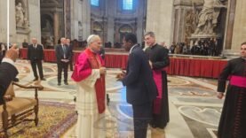 Vatican City : Le Cameroun envoie un message de solidarité au Pape François — Tout ce qu’il faut retenir aujourd’hui !