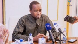 Dénouement des entretiens avec les ex-travailleurs de la base Adji Kossei : Découvrez tout ce qui change aujourd&rsquo;hui !