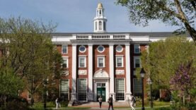 Réformes Universitaires : Harvard face à l&rsquo;interdiction de l&rsquo;administration Trump d&rsquo;admettre des étudiants internationaux – Tout ce qu&rsquo;il faut retenir !