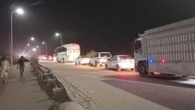 Bien sûr ! Voici un exemple :

« Tragédie sur la Route : Un Mort dans un Accident sur le Pont de N’Djamena – Les Détails Essentiels »