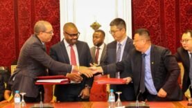 Signature d’un partenariat stratégique entre CMEC et Sinohydro pour la modernisation des infrastructures électriques : Les enjeux à découvrir dès maintenant !