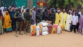 Cameroun : Humanitaire et Solidarité à Bourha – Le BIR se Mobilise avant la Tabaski : Essentiels à Retenir Aujourd&rsquo;hui!