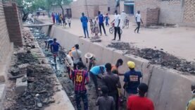 Sarh : Des jeunes s&rsquo;engagent contre les inondations en construisant un caniveau géant – Ce qu&rsquo;il faut retenir aujourd&rsquo;hui
