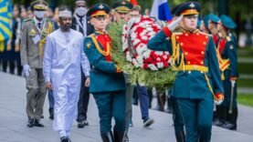 Les Secrets du Président Assimi Goïta lors de son Hommage au Soldat Inconnu à Moscou : Ce que Vous Ignoriez Peut Tout Changer !