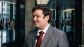 Les Secrets de l&rsquo;Engagement des États-Unis pour une Paix Durable : Pourquoi le Report du Quad Change Tout !