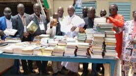 Découvrez comment 1164 livres ont transformé une bibliothèque religieuse : Les secrets étonnants derrière ce projet incroyable !