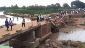 Comment des jeunes transforment la rupture du pont Gouloungou à Garoua en une incroyable opportunité commerciale : Découvrez le secret qui change tout !