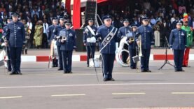 Les Secrets Étonnants de la Fanfare des Forces Américaines au Défilé du 15 Août : Ce Que Vous Ne Soupçonnez Pas !