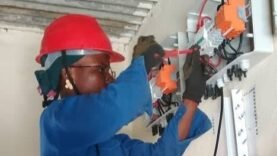 Découvrez comment une entrepreneuse révolutionne l&rsquo;électricité féminine : Les secrets d&rsquo;une association qui pourrait tout changer !