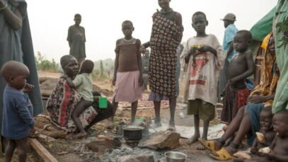 refugies-preparent-du-cafe-pour-le-petit-dejeuner-au-camp-de-personnes-deplacees-a-juba-sud.jpg
