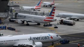 Enquête explosive : Les secrets derrière le décès de Charlie Kirk et la suspension inattendue de pilotes d’American Airlines dévoilés !