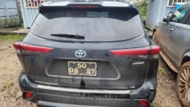 Révélations choc : Comment la douane a intercepté 6 véhicules de contrebande à Douala – Ce que cache cette opération !