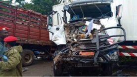 Catastrophe routière à Zili : Trois camions s&rsquo;écrasent près d&rsquo;Awae – Découvrez la vérité choquante derrière cet accident !