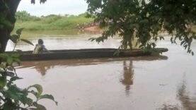 Choc sur la rivière M’poko : Trois disparus après un naufrage, découvrez la vérité cachée derrière cette tragédie !