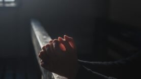Peut-on vraiment changer ou est-ce seulement les circonstances qui nous modifient ?