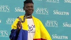 Maria Hallas remet deux médailles d’or : un coup d’envoi pour le sport tchadien.