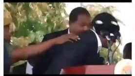 Hakainde Hichilema interrompu par des violences lors de son discours public