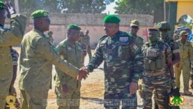 Tiani inspire les forces de défense de Diffa et renforce la résilience nationale face aux défis sécuritaires.