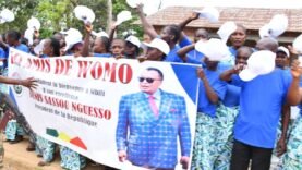 Un chaleureux accueil pour Denis Sassou-N’Guesso par l&rsquo;association « les amis de Womo » en pleine relance politique.