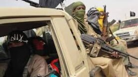 Le JNIM revendique sa première attaque contre l’armée, un tournant préoccupant dans le conflit.