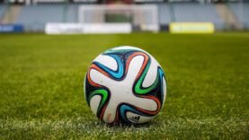 Le football tchadien face à la précarité : un avenir incertain pour les talents locaux.