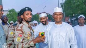 Le Premier ministre rompt le jeûne avec les agents du GSR à N’Djaména, renforçant la solidarité locale.