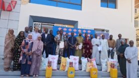Moov Money Tchad célèbre la fidélité de ses clients avec des kits alimentaires et des tissus essentiels.