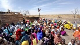 Amina Ali Idriss soutient les sinistrés d&rsquo;Am-Zéfé avec une aide alimentaire urgente