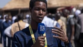 Les médias s’unissent après l&rsquo;agression d&rsquo;un journaliste : un appel à la protection de la liberté de la presse.