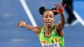 Saly Sarr marque l&rsquo;histoire : première Africaine médaillée au triple saut en salle depuis 20 ans