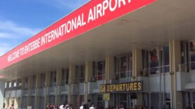 L&rsquo;Ouganda instaure un visa pour les voyageurs américains et européens : quels impacts ?