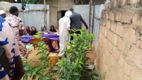 Un enfant tragiquement décède lors de l&rsquo;effondrement d&rsquo;une maison à Sarh, révélant des risques structurels inquiétants.