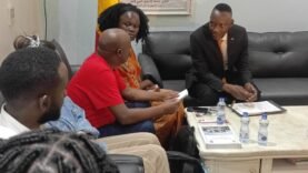 Bourses étudiantes pour réfugiés : discussions entre le ministère et une mission internationale